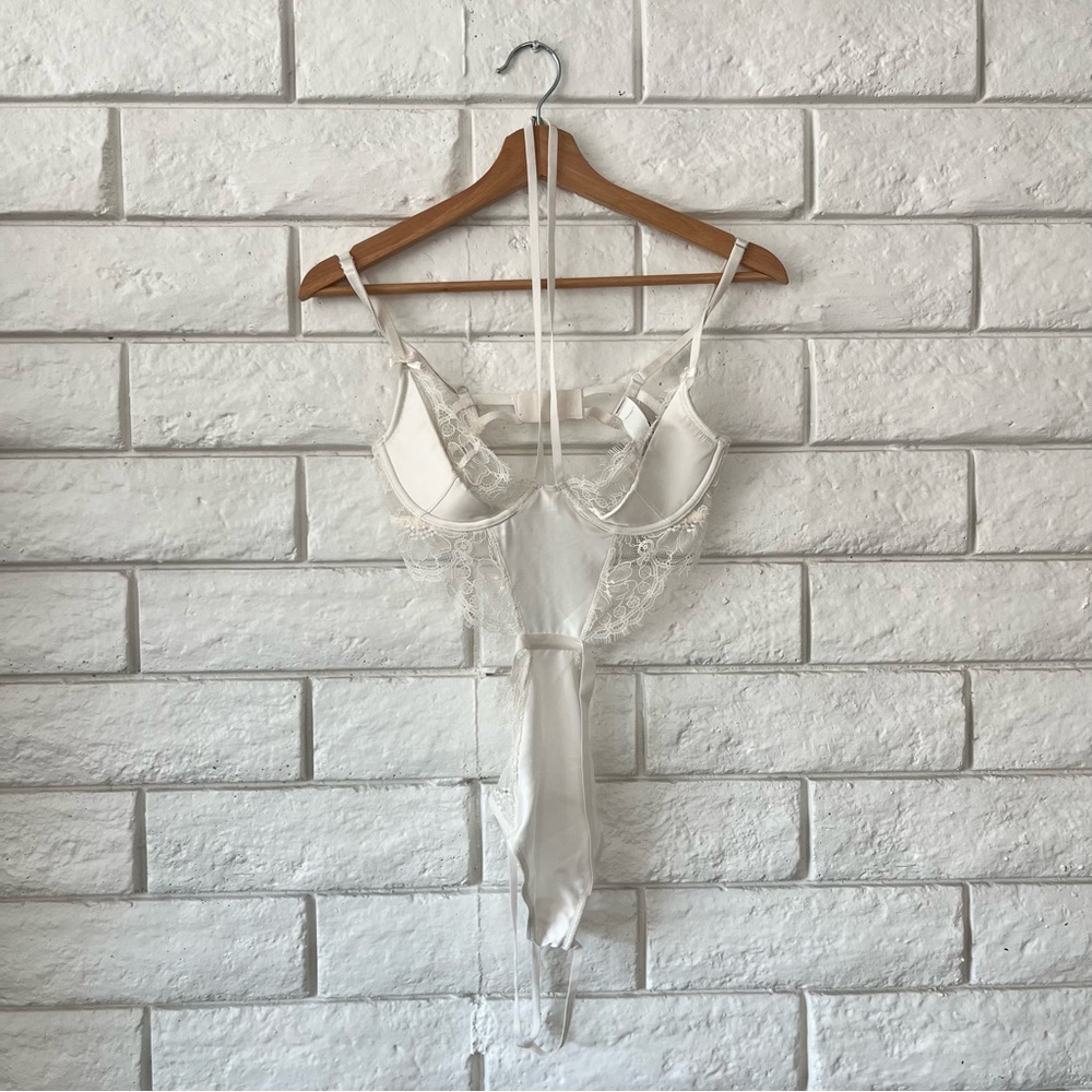BUNDLE NWT Victoria’s Secret Lace lingerie White Burgundy Black Size Medium - Picture 10 of 13